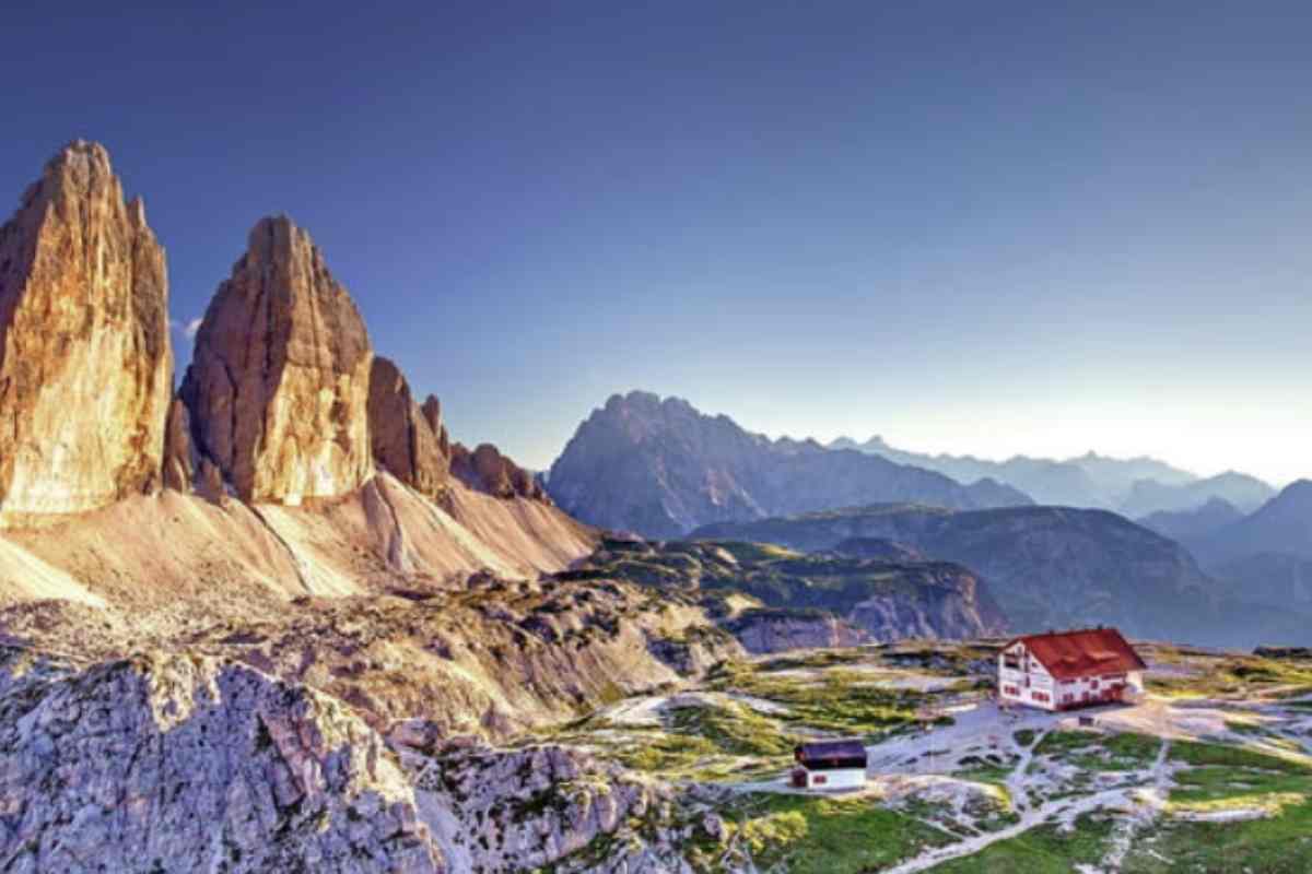 Dolomiti (www motorinews com) Oltre alla bellezza naturale, le Dolomiti vantano una ricca cultura e tradizioni uniche che meritano di essere scoperte.