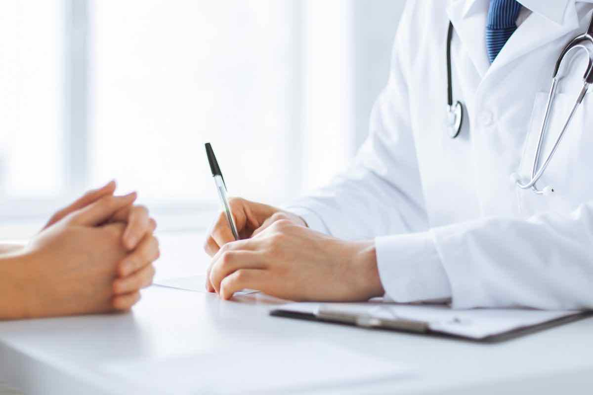 Medico Visita degli anziani