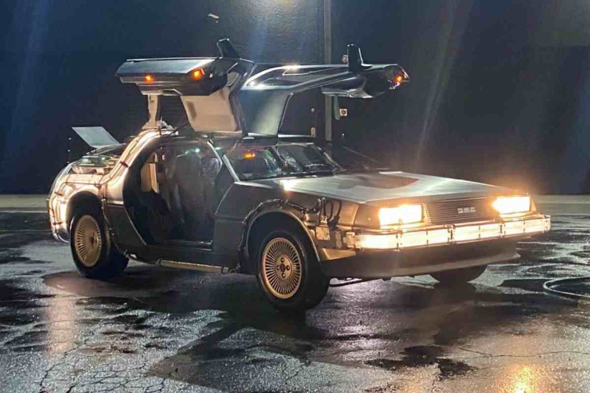 La DeLorean di Ritorno al Futuro La DeLorean di Ritorno al Futuro modifica