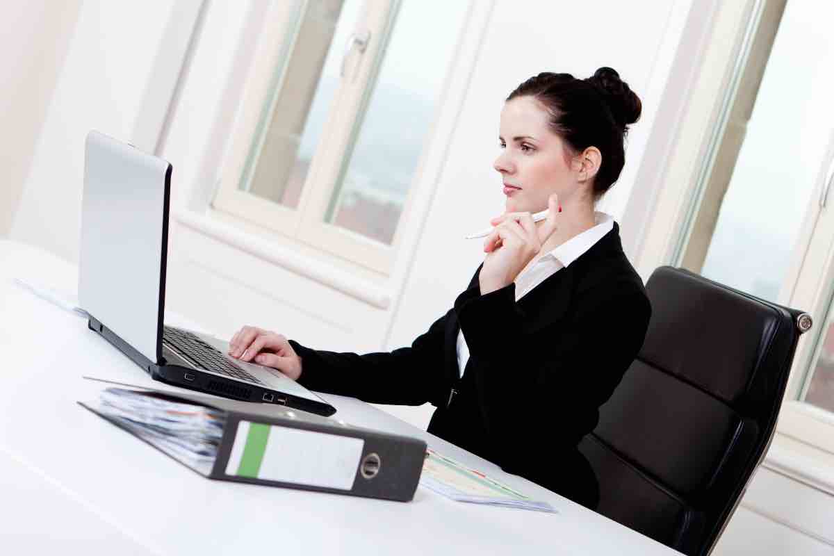 Lavorare Donna scrivania lavoro