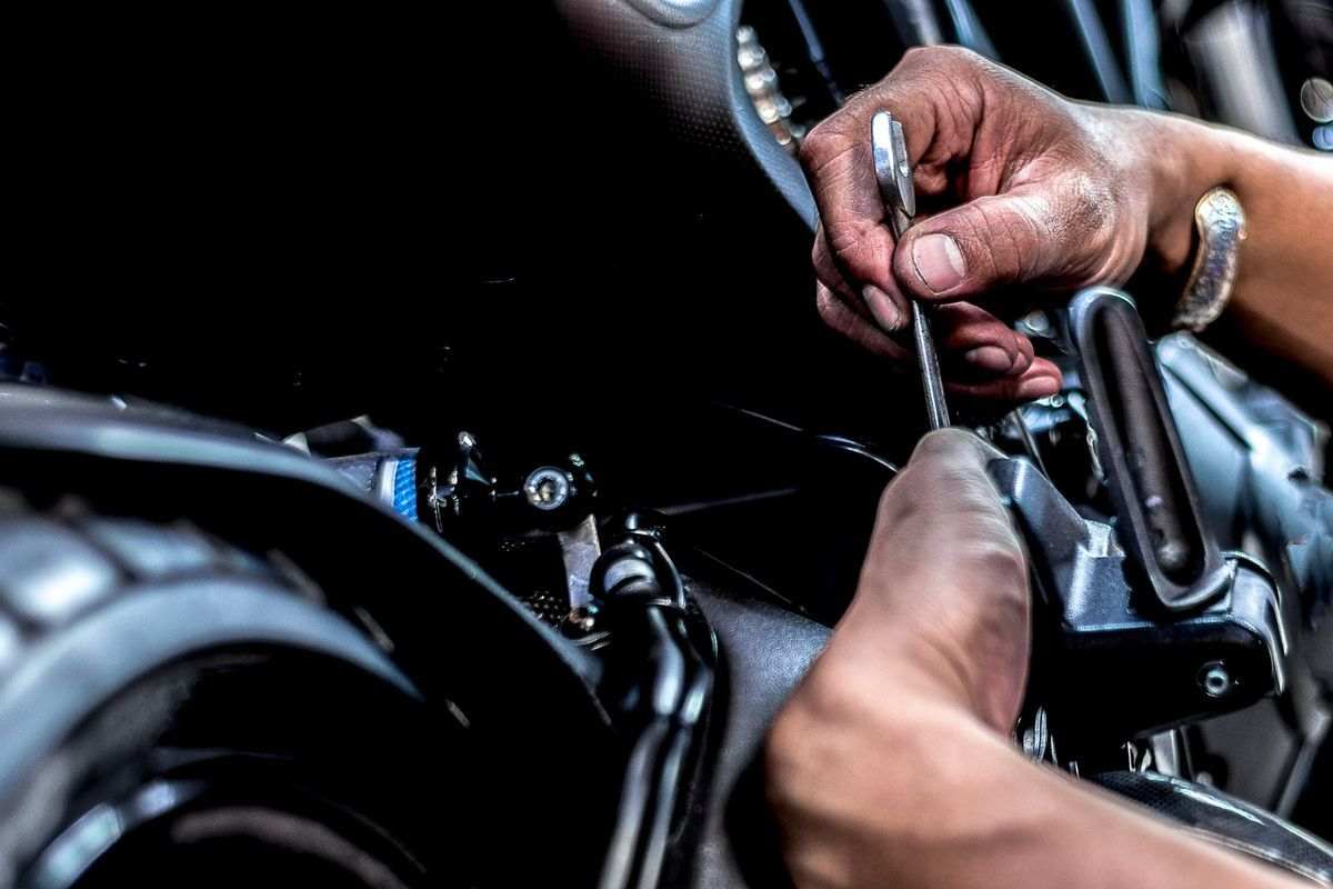 SH riparazione moto meccanico Naked che ha fatto la storia degli anni 70/80: i fan non vedono l'ora