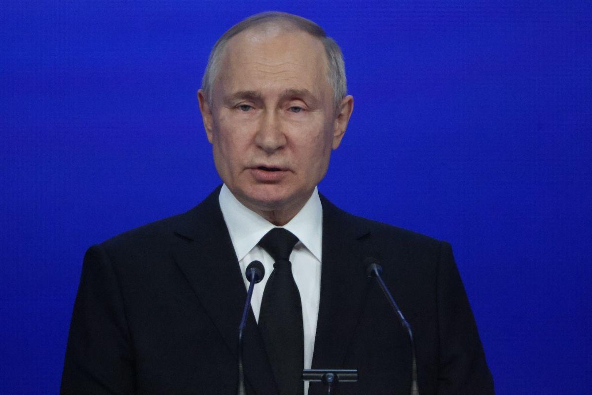 GI Vladimir Putin Consegna di moto diventa un caso politico