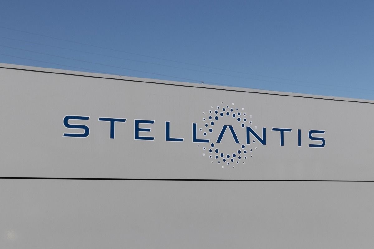 SH Stellantis logo Alfa Romeo pronta a sfidare i colossi con la nuova Stelvio