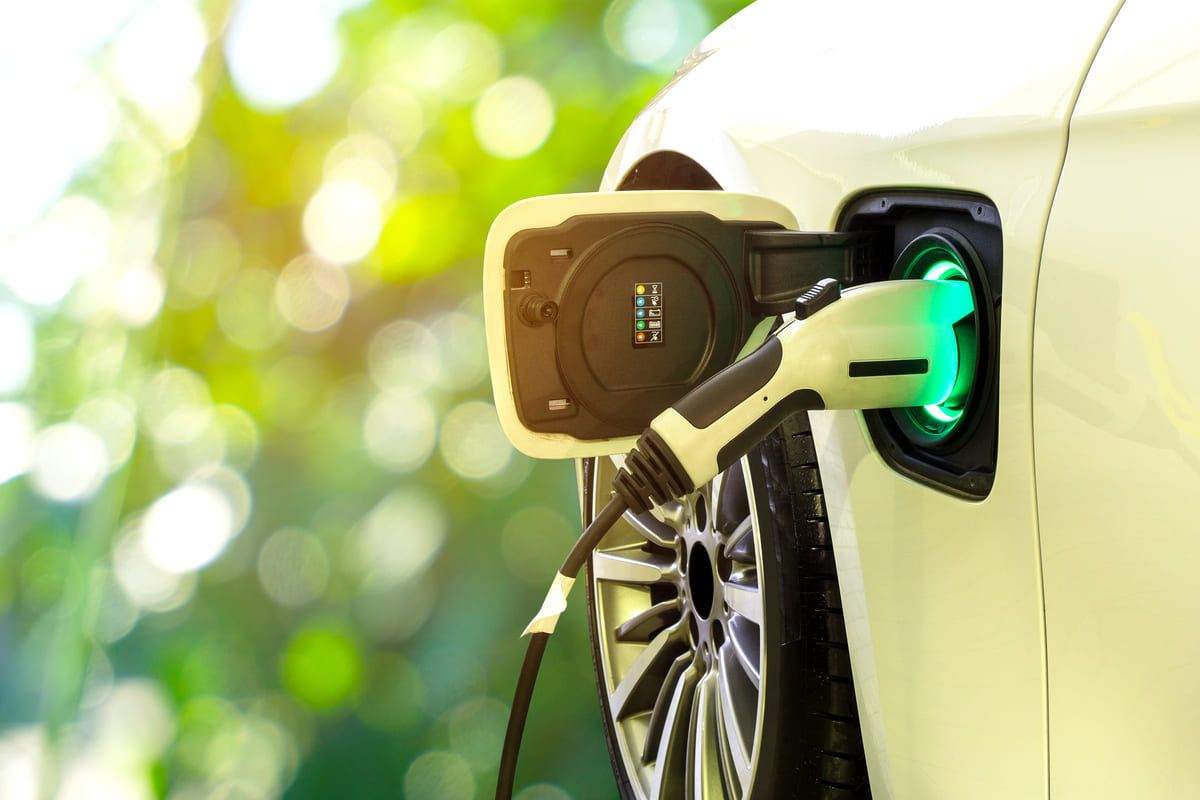 SH caricare auto elettrica La citycar più amata dagli italiani ora in full electric