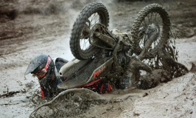 smanetto sporco fango enduro