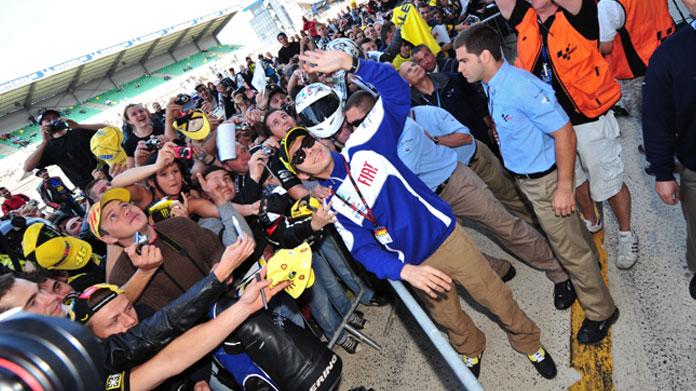 valentino rossi tifosi autografi