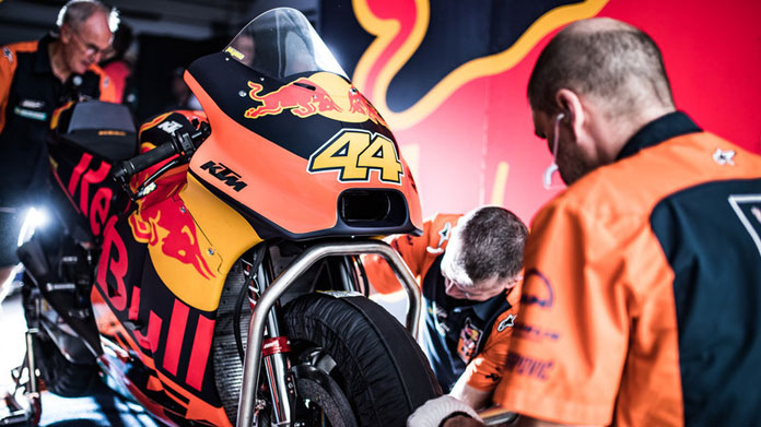 KTM Mechanics Pol Espargaro Box KTM RC16 Losail International Circuit 2018