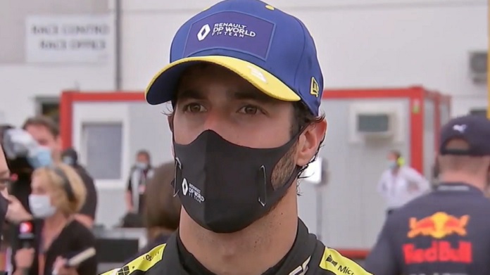 Daniel Ricciardo mask