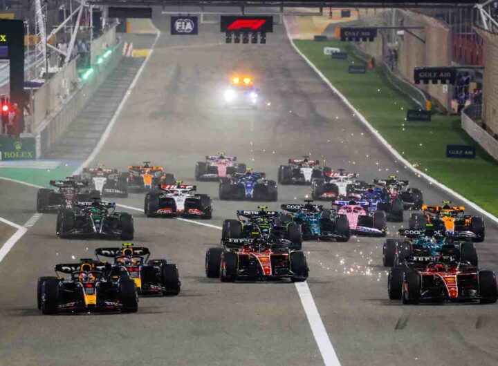 Formula Uno, Alonso senza volante sulla sua Aston Martin: l'accaduto allarma tutti gli appassionati