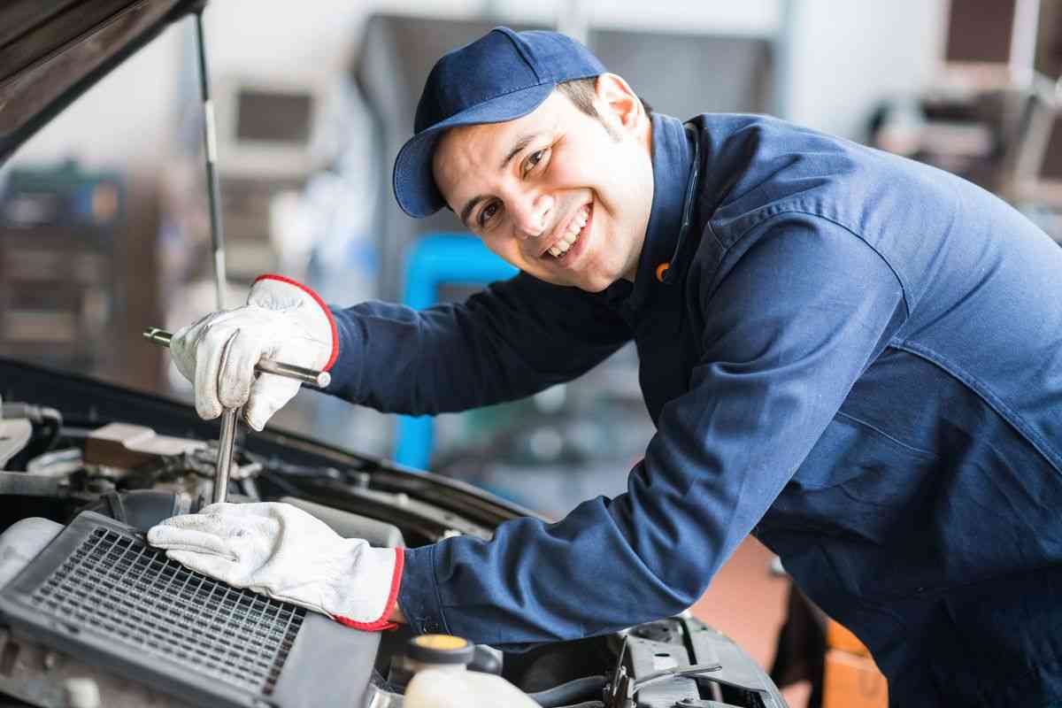 https://www.motorinews24.com/wp-content/uploads/2025/04/Le-auto-che-non-si-rompono-mai-gli-aneddoti-di-questo-meccanico.jpg