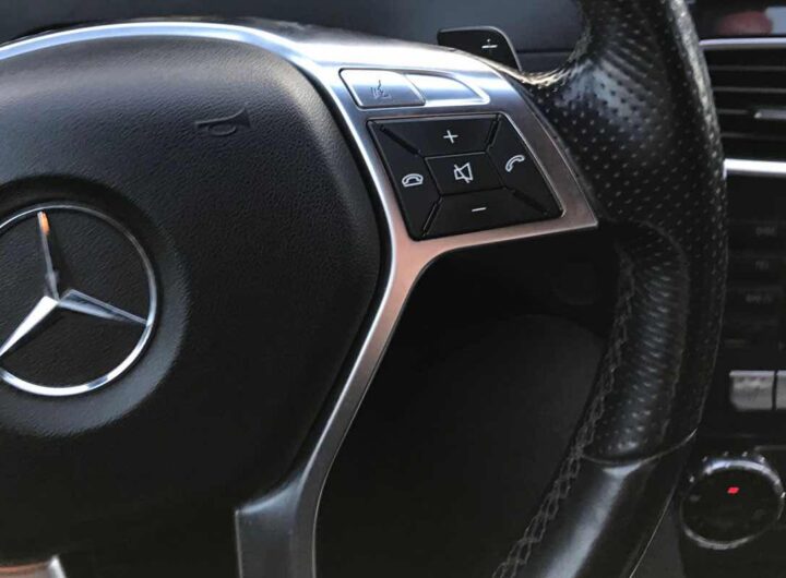 Mercedes auto logo