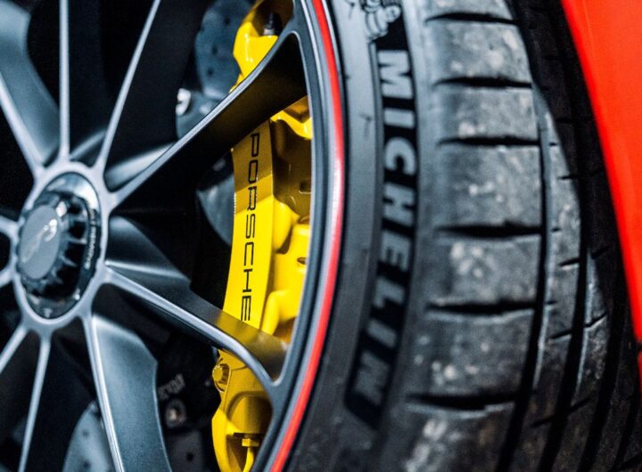 Pneumatico Michelin e pinza freno Porsche