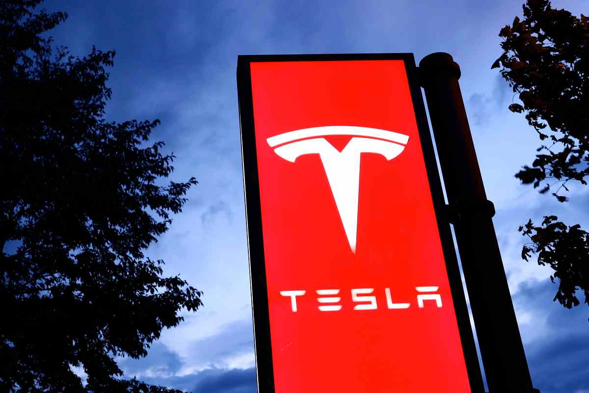 https://www.motorinews24.com/wp-content/uploads/2025/04/Tesla.jpg