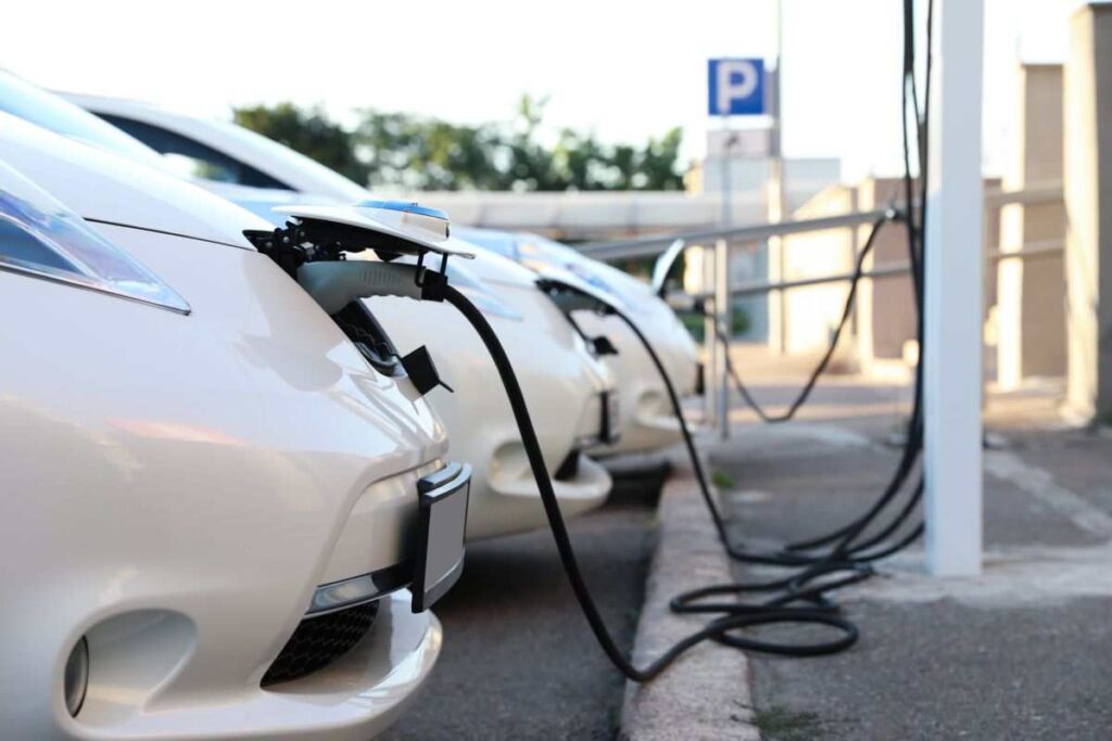 Auto elettriche critica