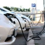Auto elettriche critica