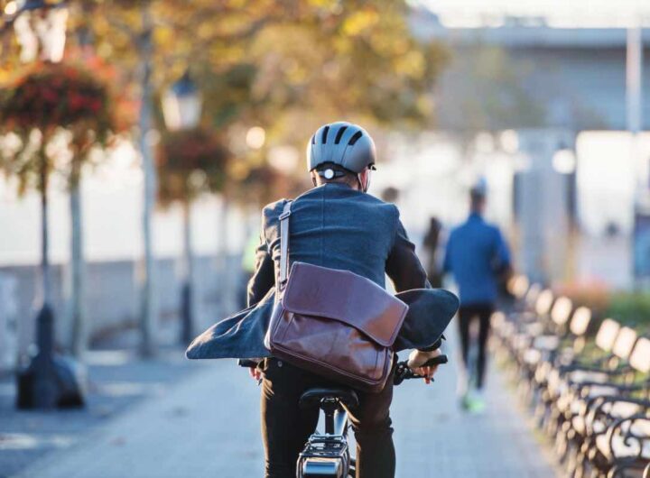 Contromano in bicicletta