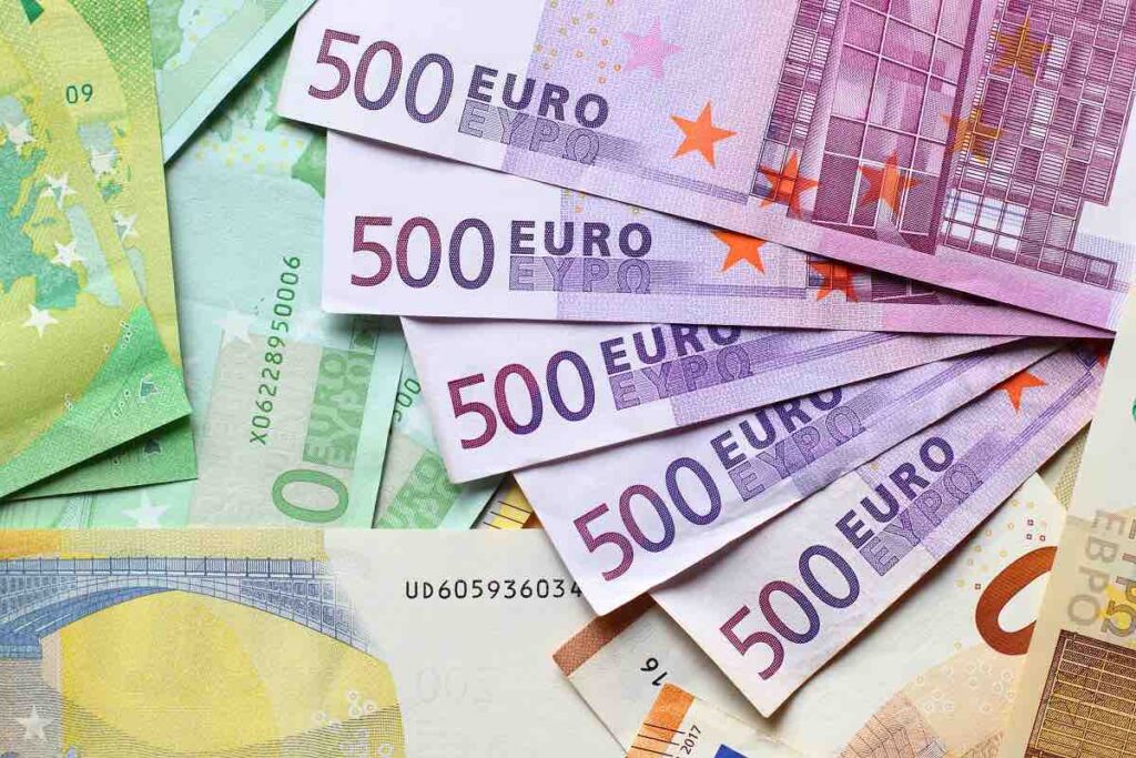 Euro soldi stipendio