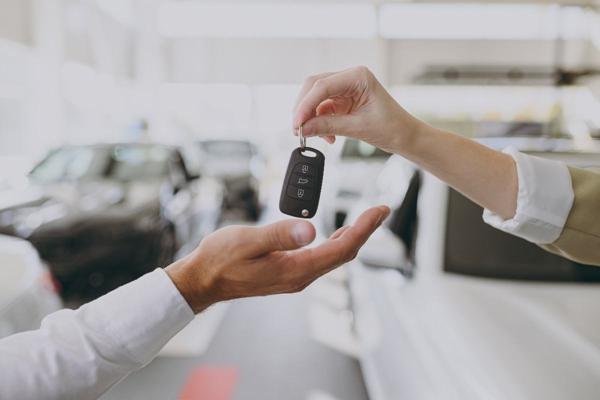 https://www.motorinews24.com/wp-content/uploads/2025/05/Mercato-auto-usate.jpg