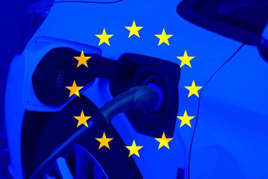 Auto elettriche critica