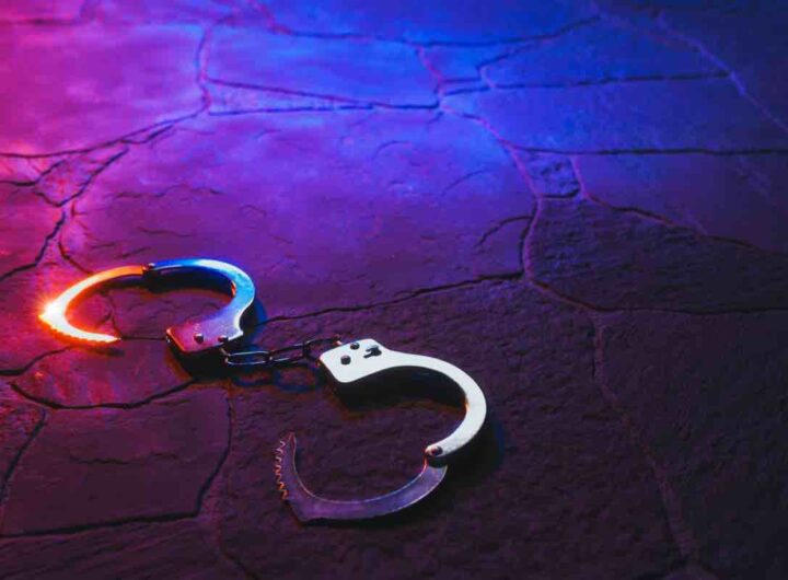 Polizia manette arresto