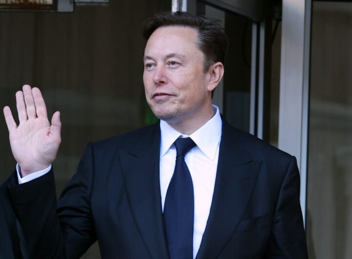 Elon Musk ore di lavoro
