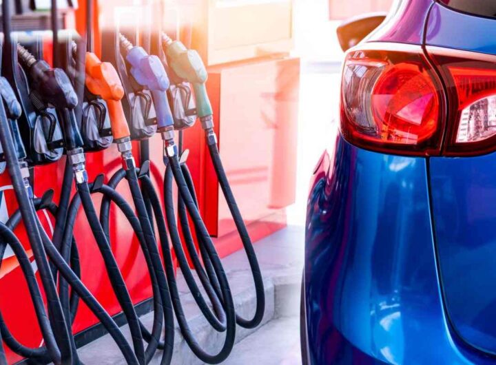 distributore benzina uomo trova 2,8 milioni