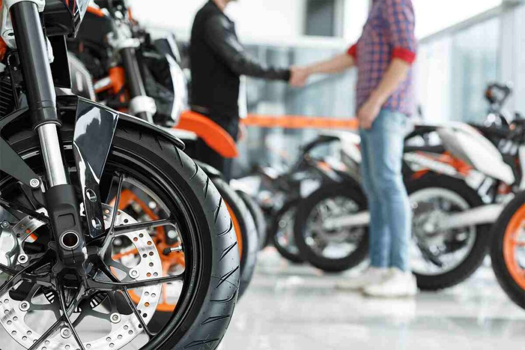 Moto parcheggio auto si può