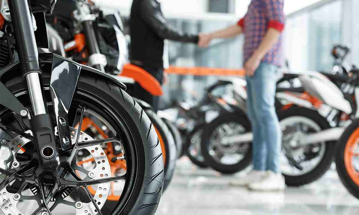Moto parcheggio auto si può