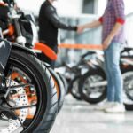 Moto parcheggio auto si può