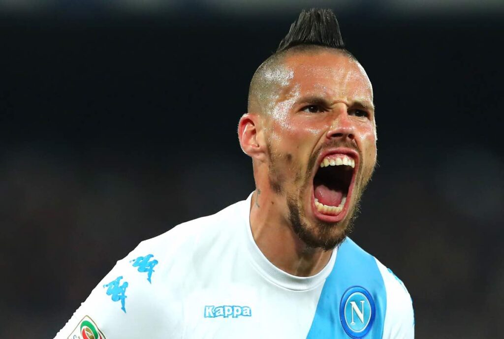 Hamsik batte Cage