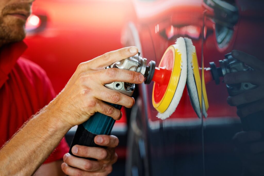 Lucidatura professionale della carrozzeria auto