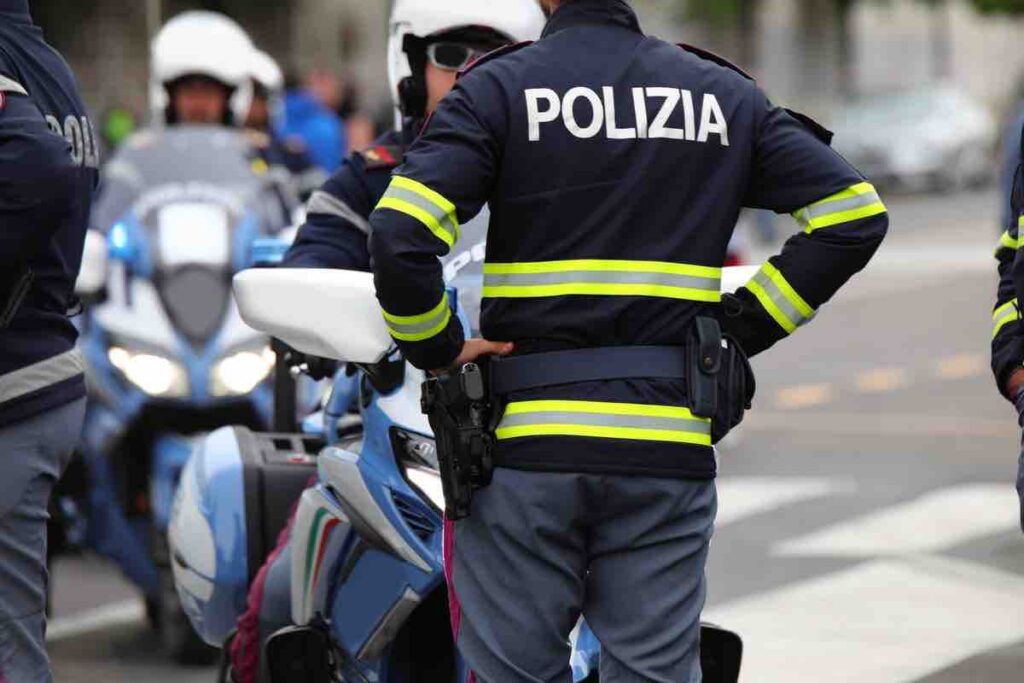 Agenti polizia arresto